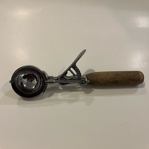 Hamilton Beach Vintage Ice-cream Scoop